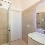 Flat 50m Station! * Milánó