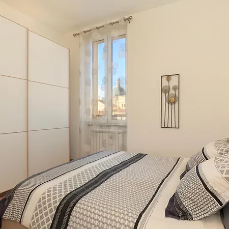 Daire Flat 50m Station! Milano