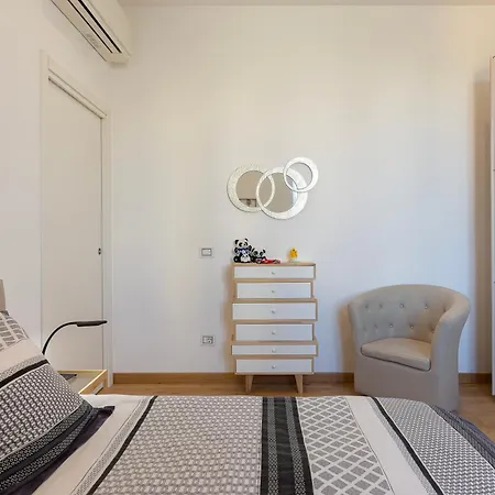Flat 50m Station! Apartment