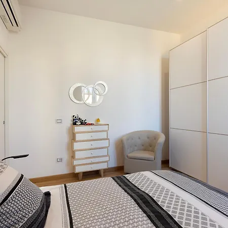 Flat 50m Station! * Milano